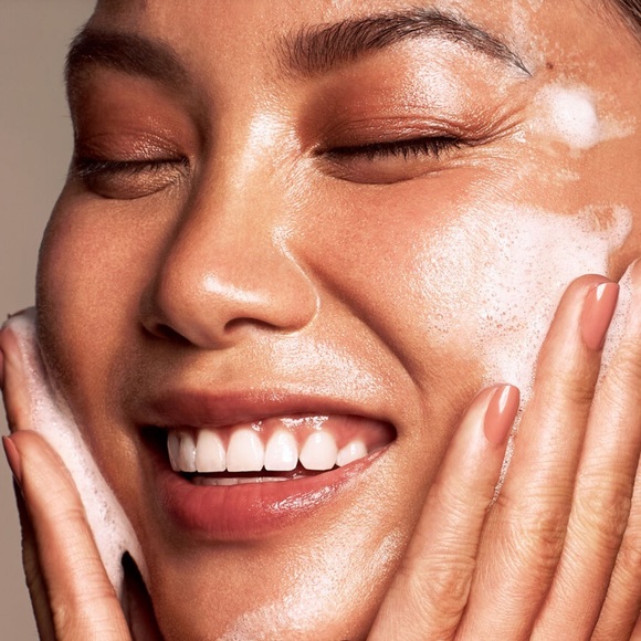 🌿 Kate Somerville Gentle Daily Wash - Picture 4 of 5